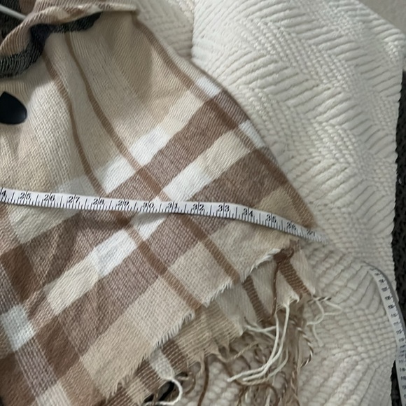 West loop women’s plaid poncho shawl scarf,  toggle closure nwt - Picture 8 of 10